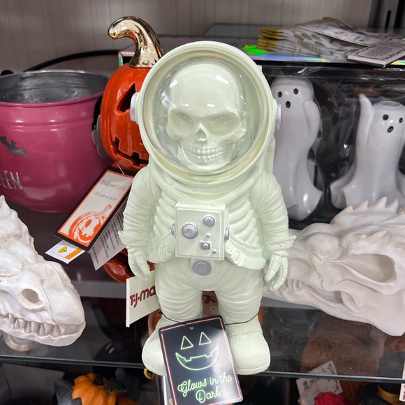 Glow in the Dark Astronaut Skeleton Resin Halloween Decor - Picture 1 of 6